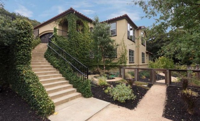 6 Courtney Way